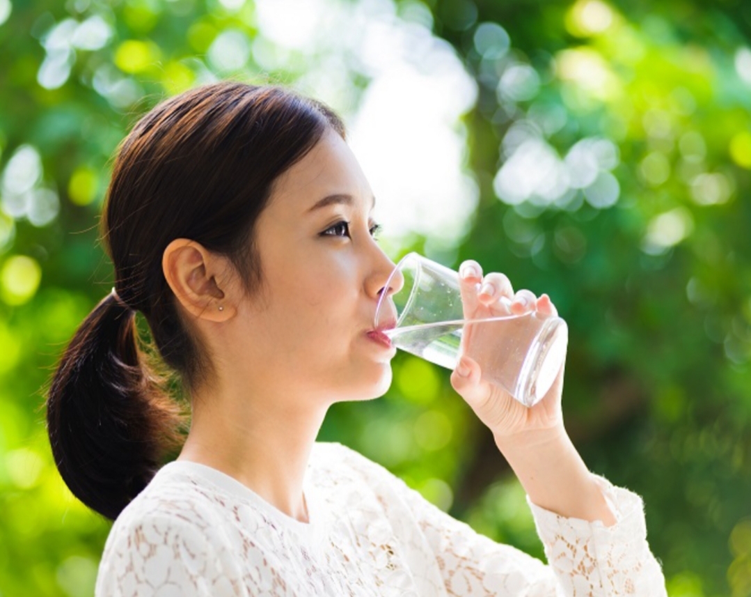 Baerlebihan Konsumsi Air Putih Ternyata Tak Baik untuk Kesehatan