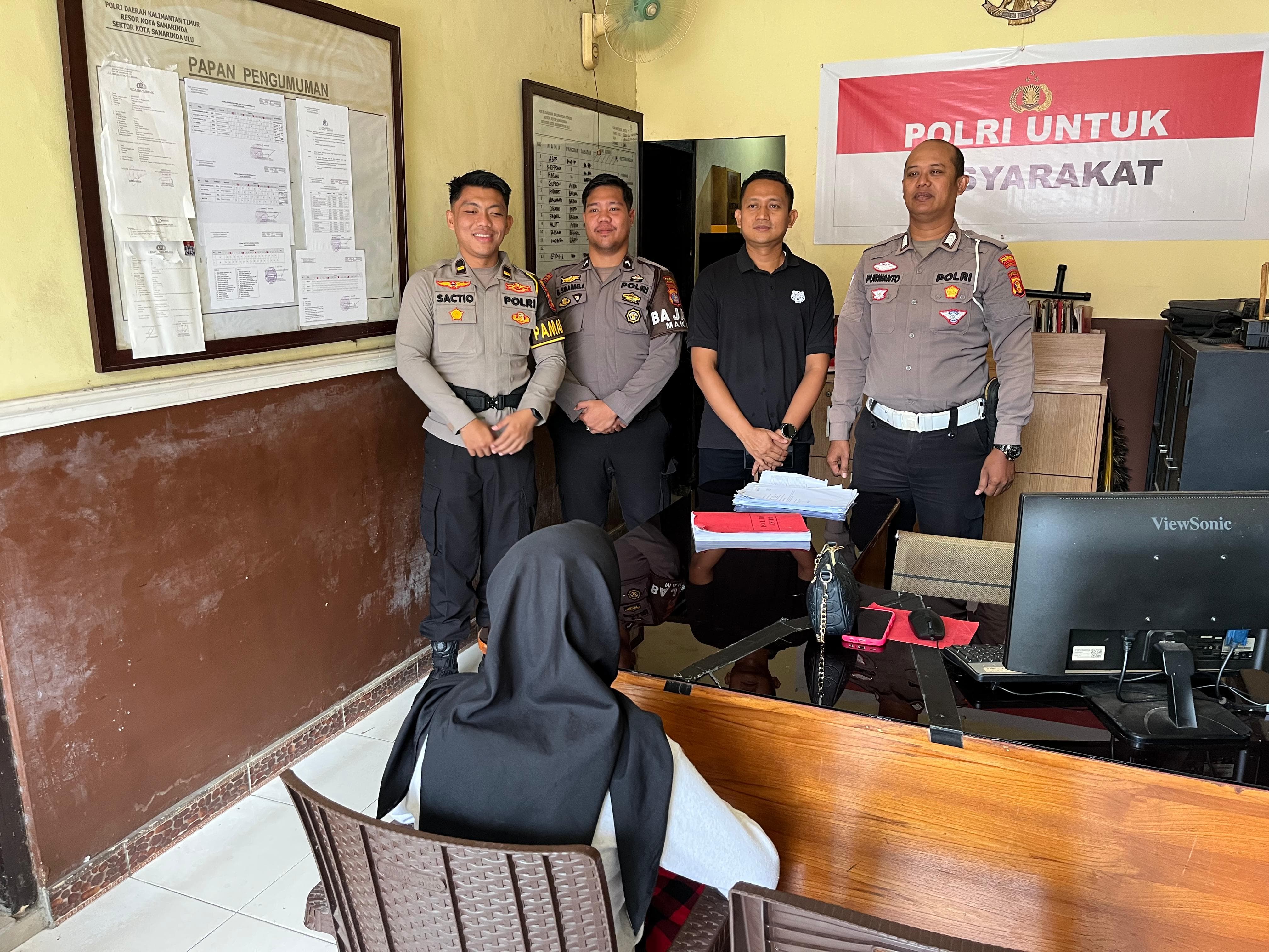 Menyamar Jadi Perempuan, Curi Dompet Karyawan