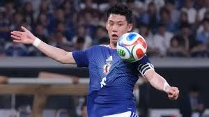 Cedera Tak Kunjung Pulih, Wataru Endo Pulang dan Putuskan Pensiun