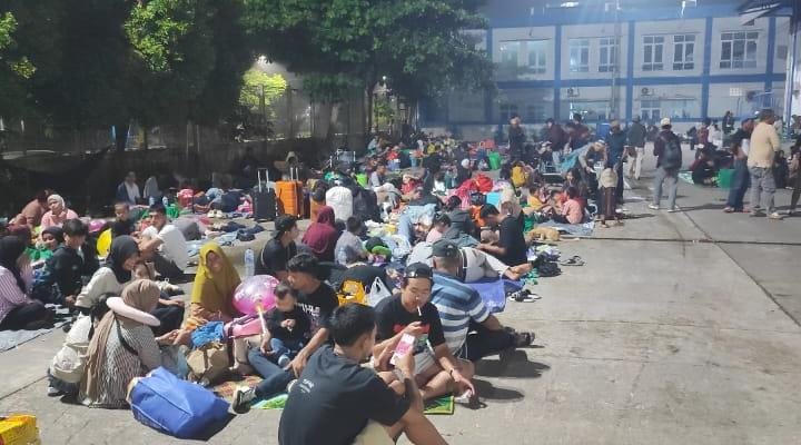 Arus Mudik Melonjak, Ratusan Penumpang Menginap di Pelabuhan Samarinda