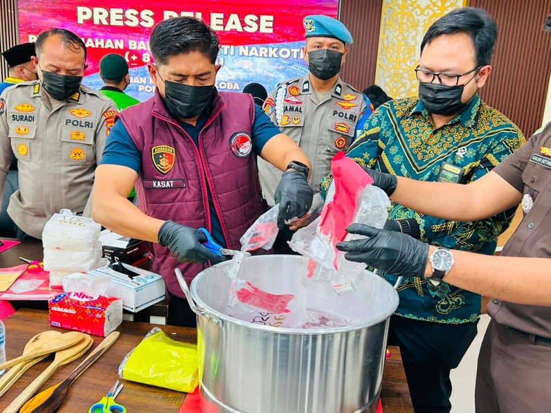 Hasil Tangkapan 3 Bulan, Polres Berau Musnahkan 8 Kg Sabu