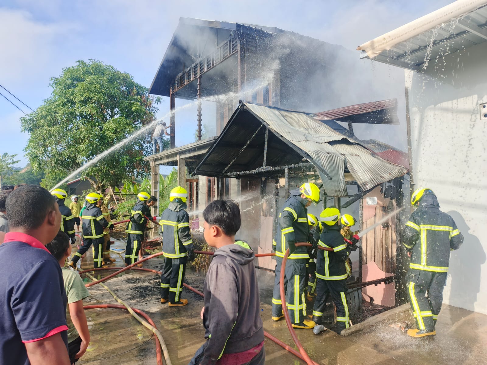 Di Bawah Pengaruh Alkohol, Pria Bakar Rumahnya Sendiri di Tenggarong