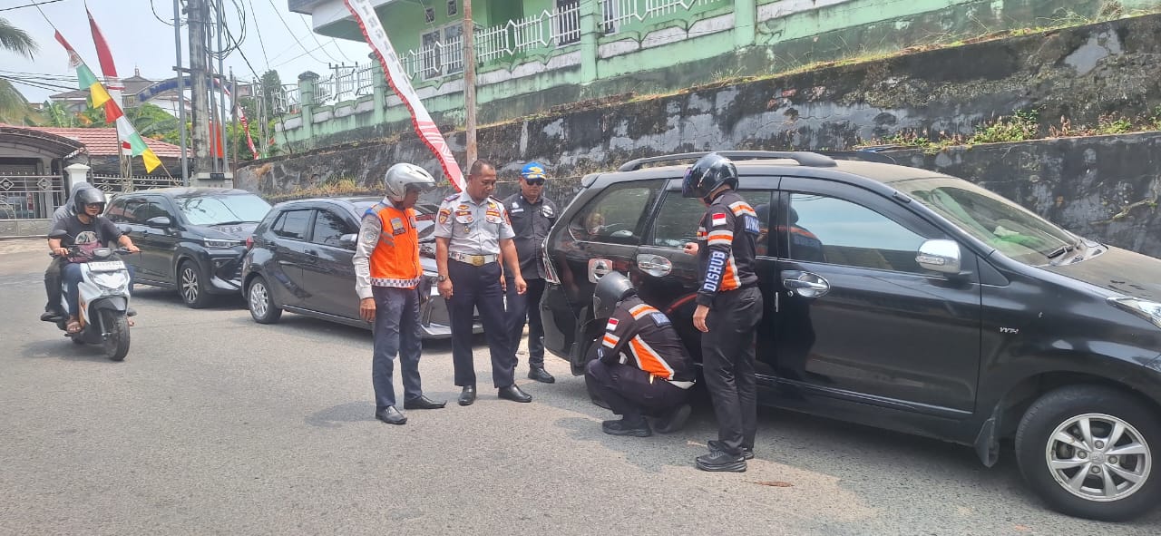 Tak Pernah Tertib, Kendaraan Parkir di Bahu Jalan PMI Ditindak