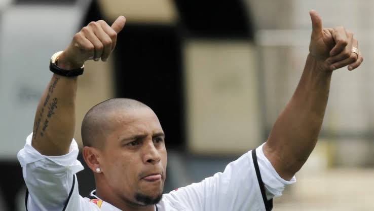 Menikahi Wanita Muslim, Roberto Carlos Tepis Isu Jadi Mualaf