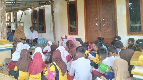 Miris, Puluhan Anak Gunung Tabur Sekolah di Rumah Warga