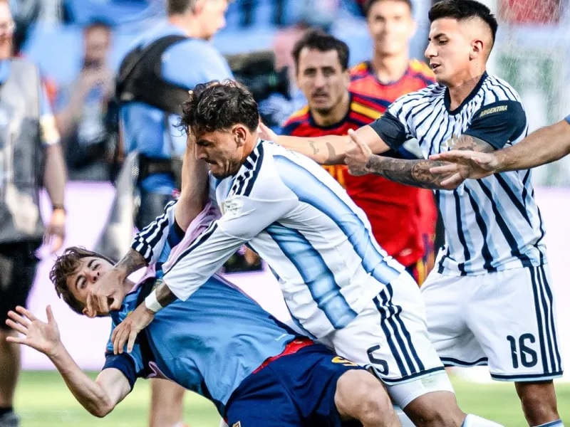 Timnas Argentina Panen Denda, Paredes Dilarang Tampil di 10 Laga