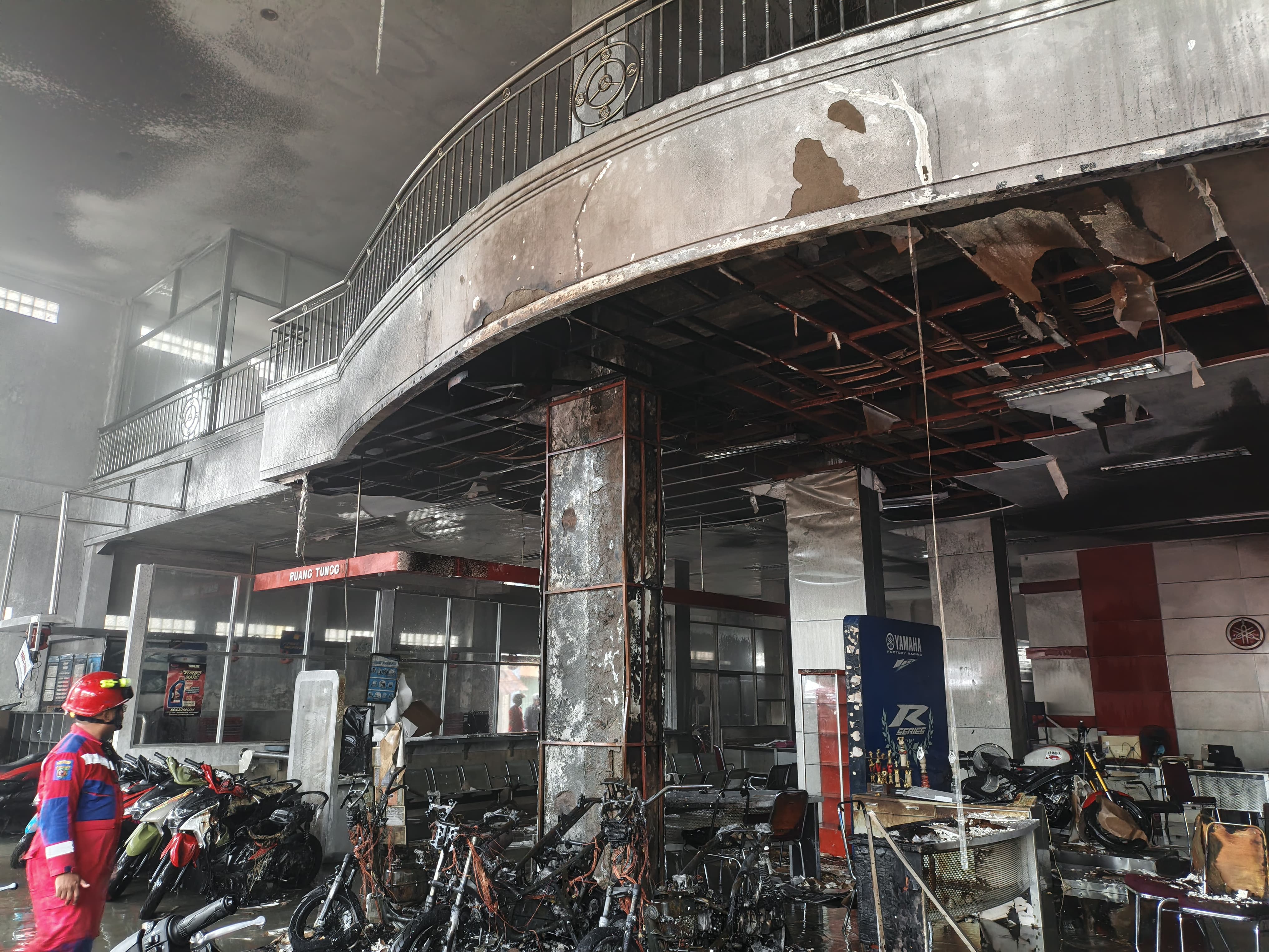 Kebakaran Landa Dealer di Akhir Pekan, Lima Motor Hangus, Puluhan Terdampak