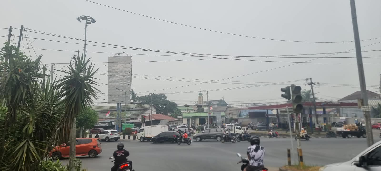 Samarinda Diselimuti Asap, Warga Diimbau Tak Banyak Beraktivitas di Luar