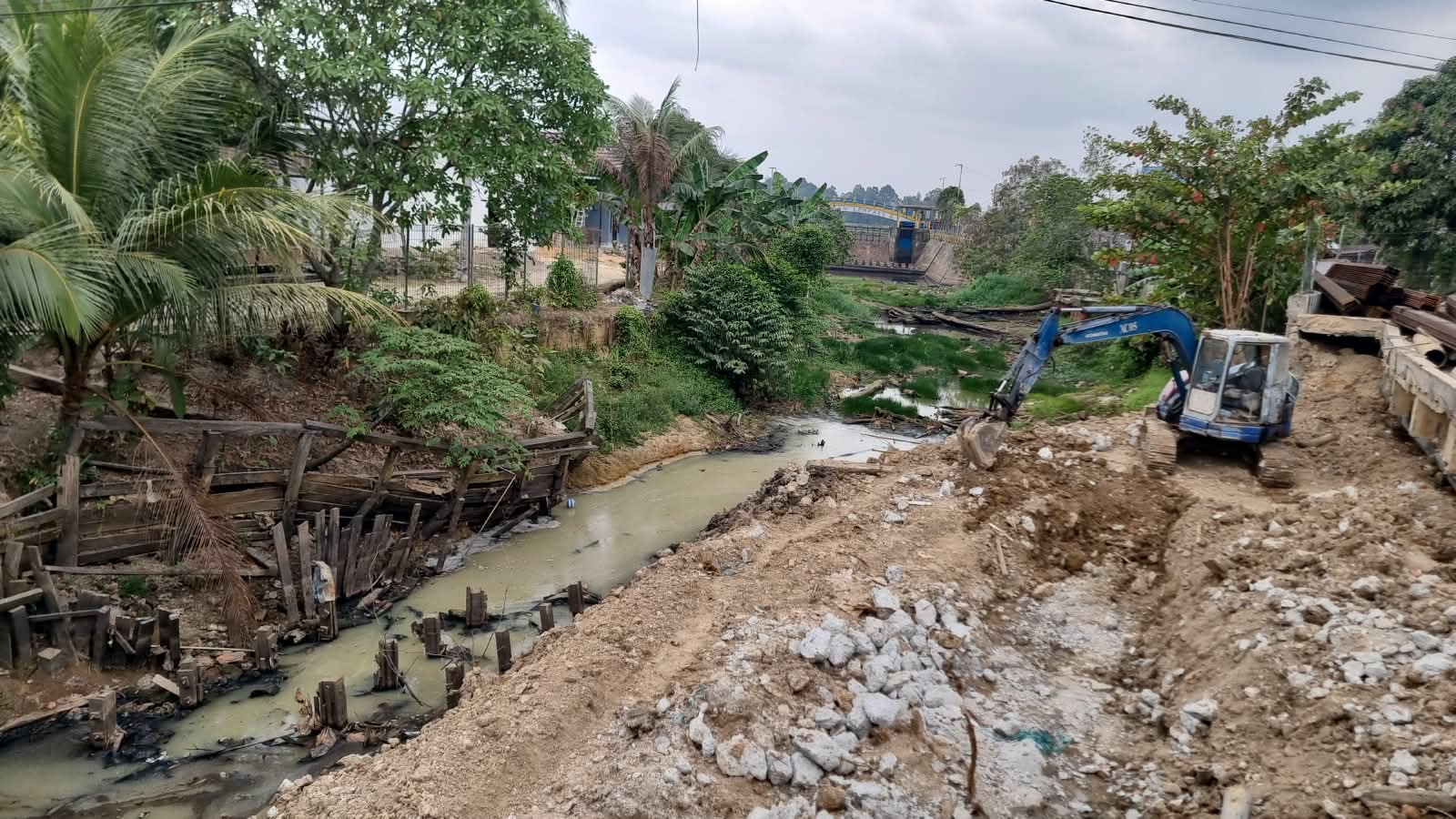 Limbah Tahu Hadirkan Bau Menyengat di Bendungan Benanga